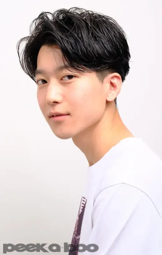 マッシュ マッシュウルフ 韓国マッシュ メンズパーマ 短髪 短髪パーマ メンズビジネスヘア丸型×ショートの20代-30代におすすめセンターパート×マッシュ×黒髪 ブラック ビジネス・オフィスヘアスタイル- OZmallヘアサロン予約