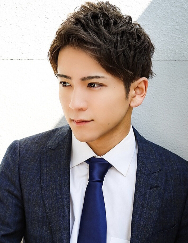 20代〜30代男性ビジネスマン必見！ スーツに似合う髪型、ヘアスタイル新宿で絶対にオススメの人気美容室AFLOAT RUVUA『アフロートルヴア 田中慎一』