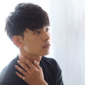 20代30代40代かきあげビジネスナチュラルショート丸型×ショートの20代-30代におすすめセンターパート×マッシュ×黒髪 ブラック グレイカラー・白髪染めのビジネス・オフィスヘアスタイル- OZmallヘアサロン予約