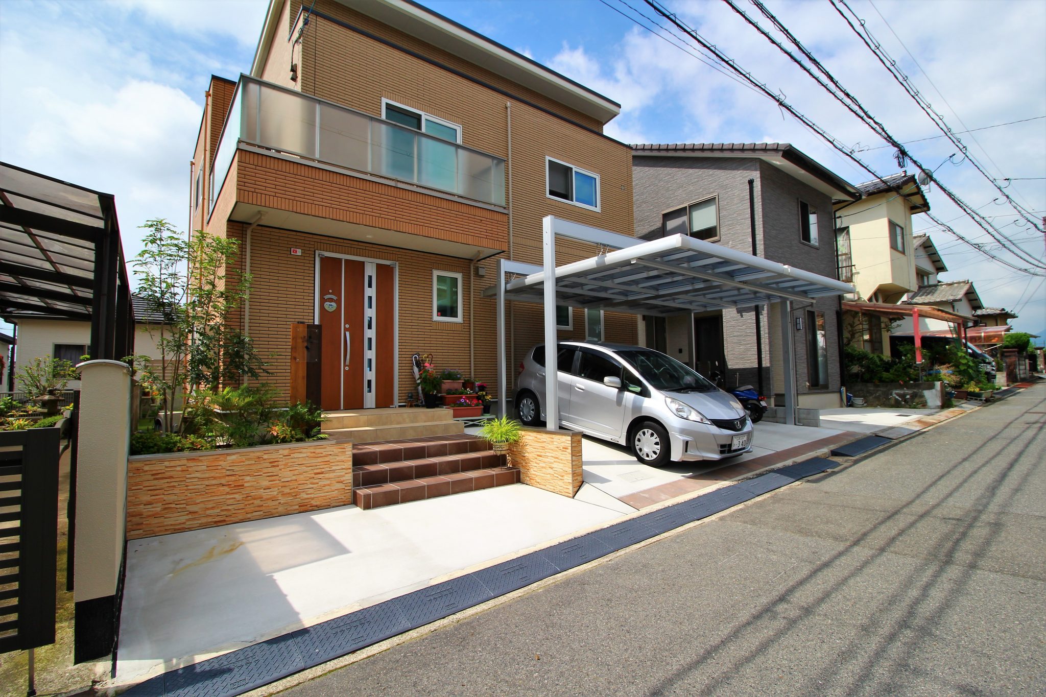 一条工務店様 アプローチは乱形、シンプルなオープン外構株式会社エクステリアサービス