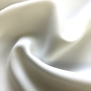 ギフト以外にも使える！ダイソーの紙袋が「何かと便利」「おしゃれで実用的」 - macaroni