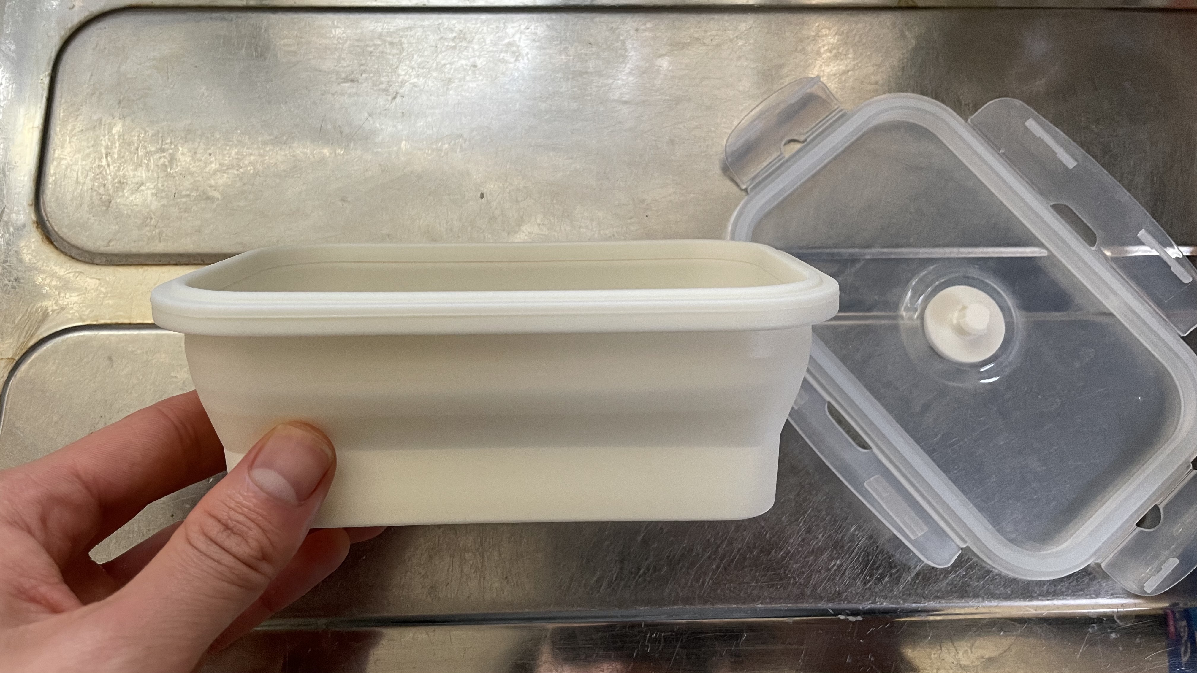 100均ダイソー・ロックポットの種類別サイズ。フタが立つ容器の収納アイデアと使い方 ブログレポート