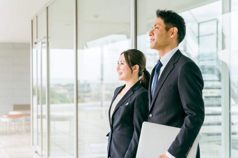 トスアップとは?ビジネス・営業の活用事例から具体的な使い方のコツを解説ロロント株式会社