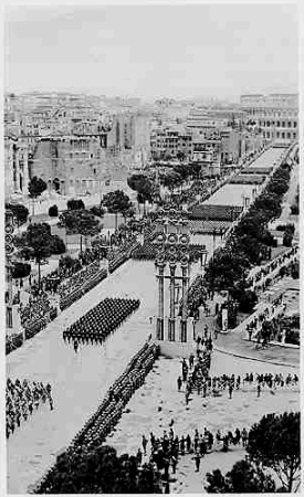 イタリアのファシスト指導者ベニート・ムッソリーニは1945年のこの日に亡くなりました : r redsports