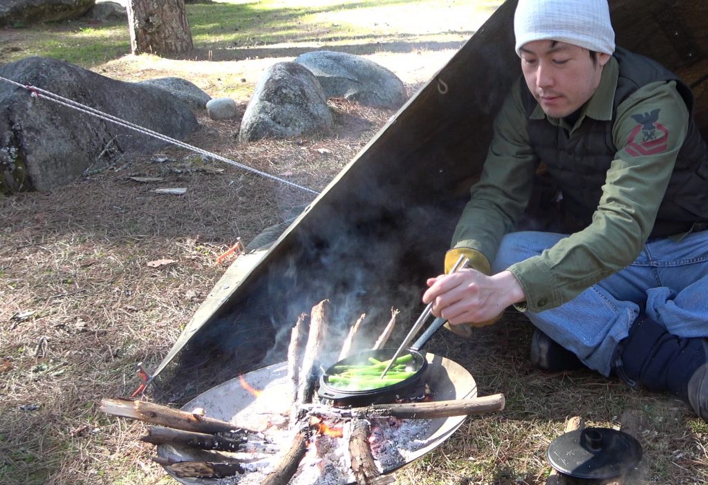 キャンプ＆フィッシングの付録:ファイヤーディスクオーナー必見！ファイヤーデスク五徳でより使いやすく