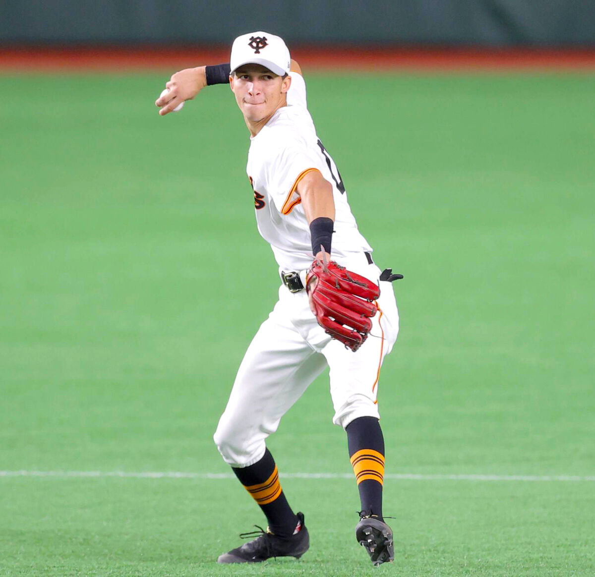 エリー・デラクルーズ、攻守両面で躍動✨ 2回の守備でダイビングキャッチを決め、さらに3回にはホームランを放ちました💥 👉今季第5号本塁打となりました