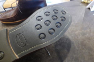 Clarks クラークス クロムエクセルのワラビーをブラックラピド製法のラバーソールでカスタムオールソール交換修理apego アペーゴ