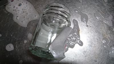 こびりついたビンのシール跡、ベロンとはがせる5つの方法！家にあるものが大活躍♪暮らしニスタ