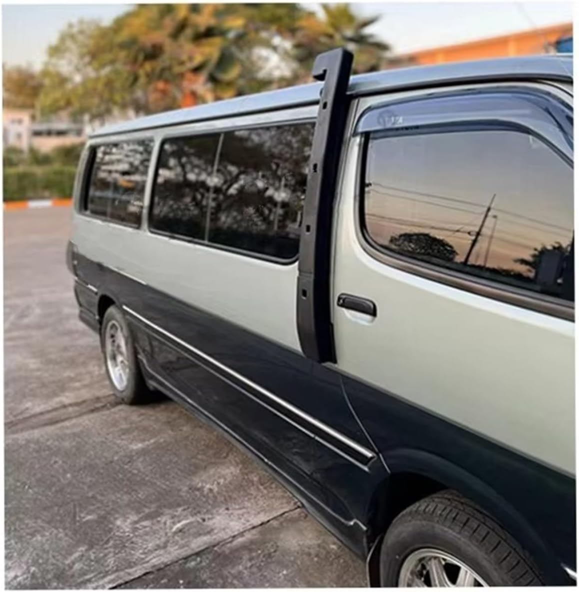 ハイエース100系シュノーケルグランドキャビンで使用