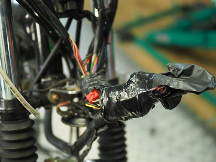 配線処理 電化製品のケーブルが目ざわりなので「KOWA配線ダクト」を使って徹底的に整理した