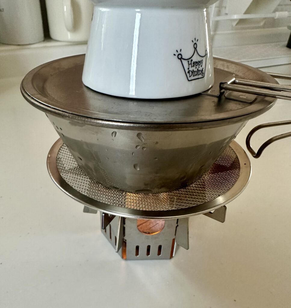 100均キャンプ道具 ダイソーダッチオーブンを100均各社の固形燃料で0.5合自動炊飯比較！ – インドアおじさんの癒されアウトドア100均キャンプ