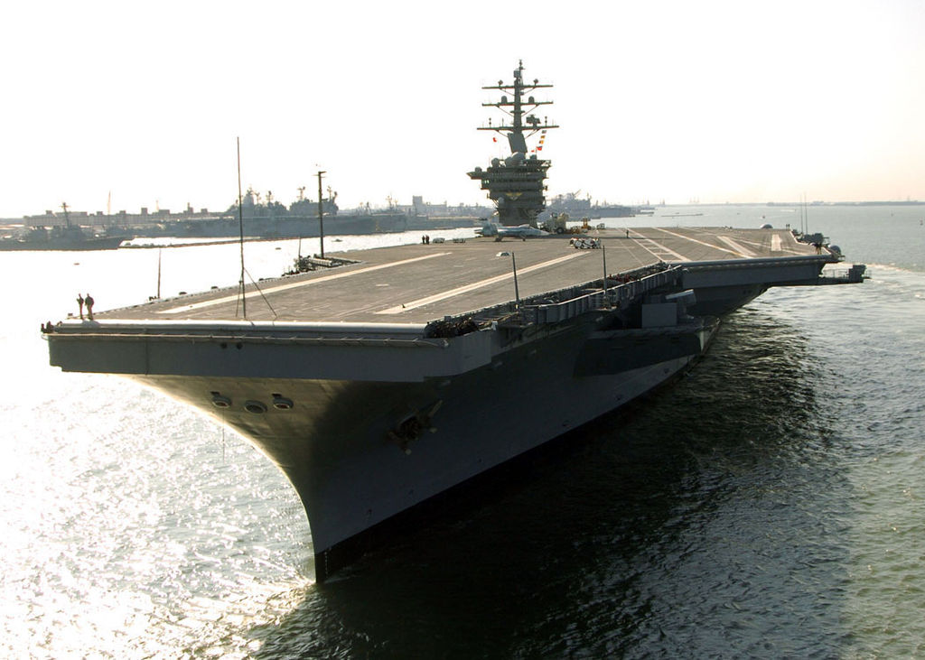 米空母初の女性艦長、「エイブラハム・リンカーン」で誕生へフネコ - Funeco