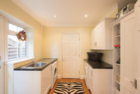 ユーティリティ」の意味とは？使い方と関係熟語を解説TRANS.Biz