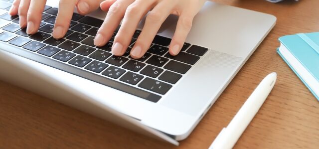 iPhoneでブラインドタッチ。片手でキーボード入力できるケースギズモード・ジャパン