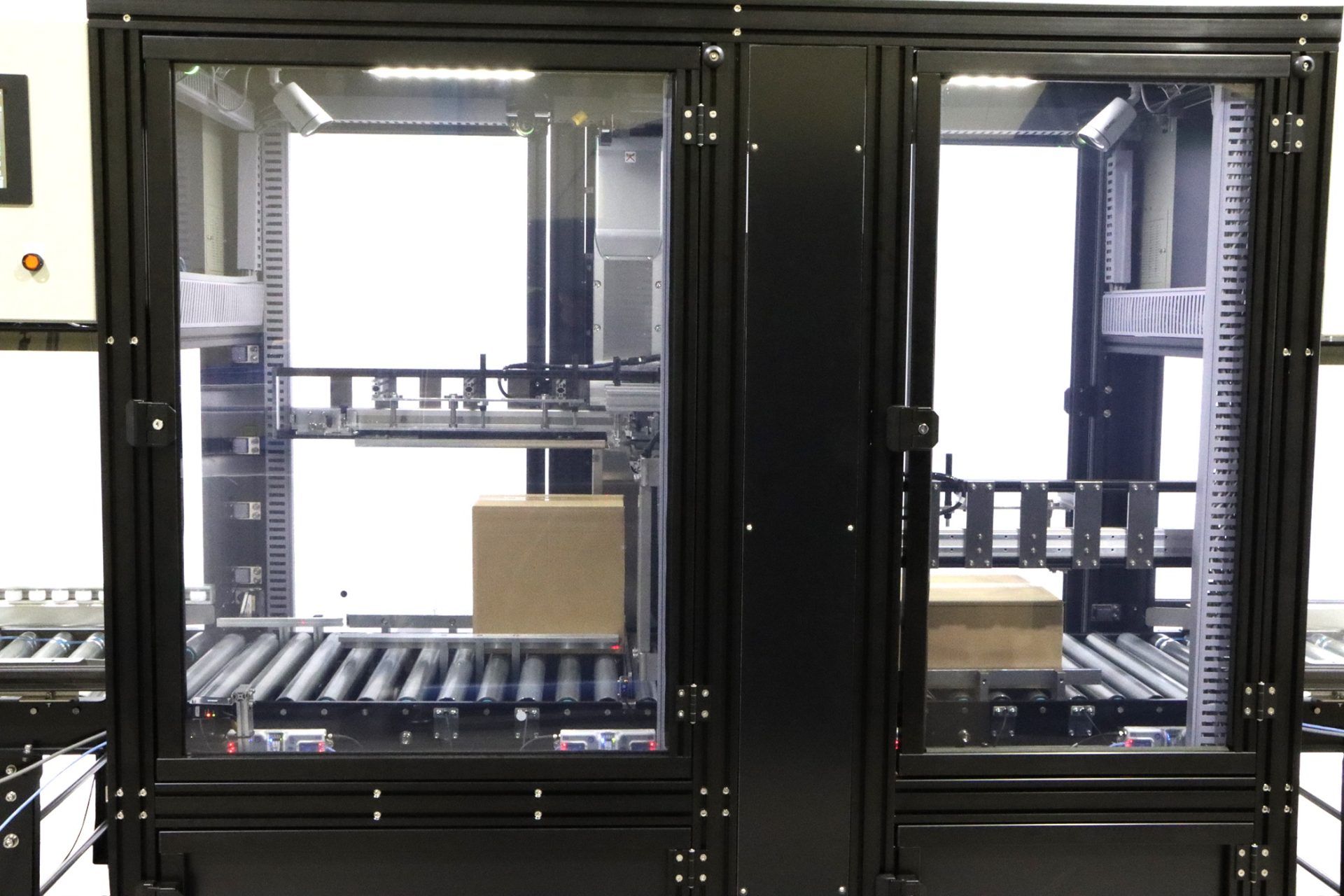 手間のかかる開梱作業自動化！ランダム対応の段ボール箱自動開梱機 - 食品工場物流ナビ