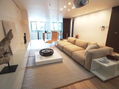 イートンプレイス神園町 旧:グロブナープレイス神園町2階 4LDK 1,697,500円〜1,802,500円 218.48m²問合せ番号:711R36400東京都心の高級マンション・タワーマンションの賃貸・売買ならモダンスタンダード