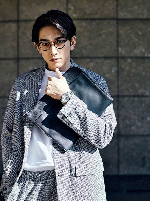 スーツスタイル メガネを合わせるなら！オススメのビジネスメガネ3選メガネスタイルマガジンOMG PRESS