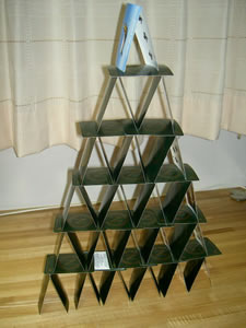 トランプを組み合わせて様々なものを作り出せるキット「Skallops」 - GIGAZINE