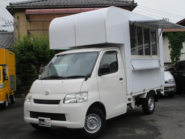 オーナー様による手作り内装・木のぬくもりと間接照明がオシャレ！つい立ち寄りたくなるハイエースのキッチンカー - キッチンカー・移動販売車 の製作ならアランボックス 京都・大阪・奈良・神戸・滋賀・和歌山