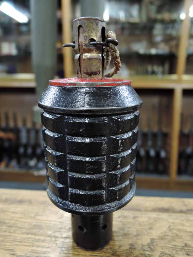 自衛隊 グッズ 手りゅう弾 てりゅうだん 手榴弾 グレネード 小道具 コスプレ ダミー おもちゃ 玩具 メンズ 黒 陸上自衛隊 海上自衛隊 航空自衛隊陸自 海自 空自 ラバー製 練習用 訓練用 手榴弾投擲 トレーニング用 防衛省 陸上 海上 航空 PX品 新作 ZR-OB-HG-002本格派