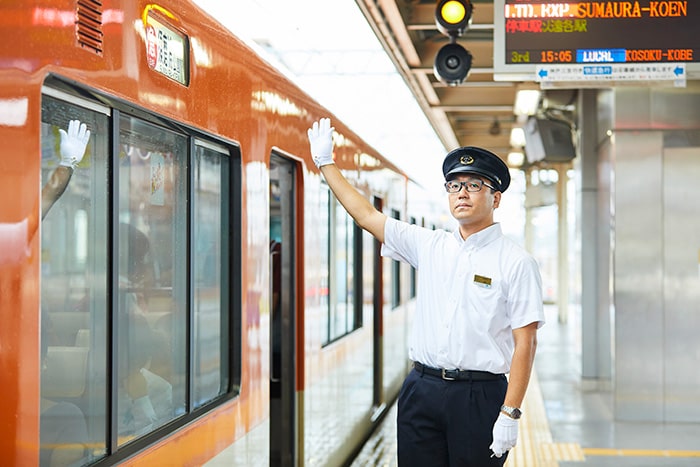 車掌になるには？資格やなり方を解説！仕事図鑑・業界コラム専門学校大阪ホスピタリティ・アカデミ