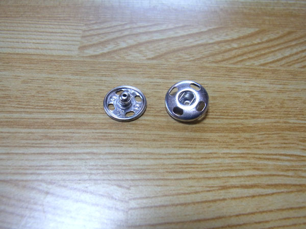 DAISO 針も糸もいらない！スナップボタンをパッチンどめできるワンタッチホックが素晴らしすぎる - レタスクラブ