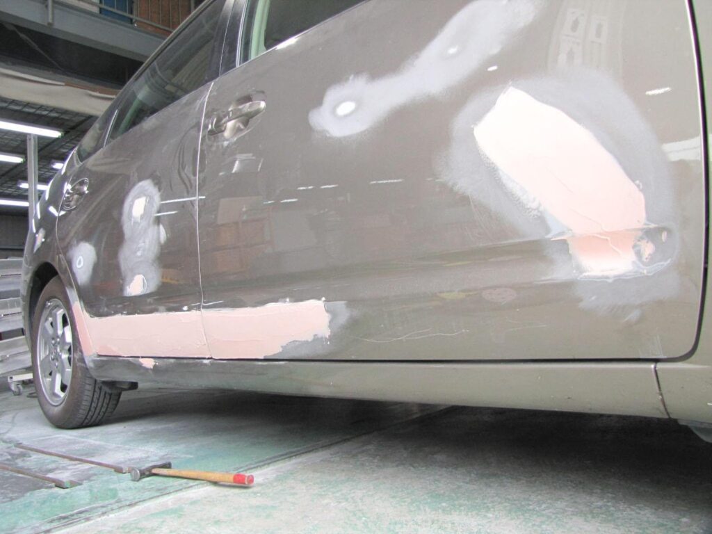 車の板金塗装修理工程をご紹介横浜で車の傷修理・板金塗装ならニコニコ板金館