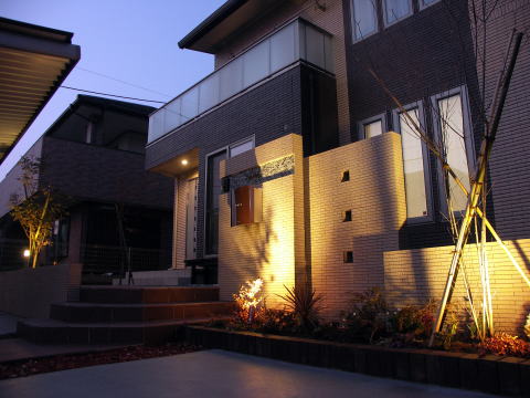 50名に聞いた 一条工務店の外構見積り価格 200万以上は高い？提携業者に工事をお願いすべきか│外構・エクステリアパートナーズ