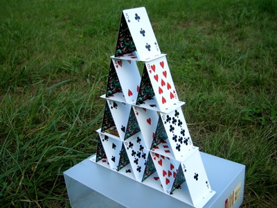 570点を超えるトランプの城のストックフォト、写真、そしてロイヤリティフリーの画像 - iStockトランプ タワー, トランプ ピラミッド,成長