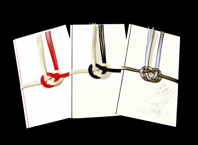 結婚式のお車代 誰に、いくら、どう渡す？封筒の種類と書き方も解説！ゼクシィ