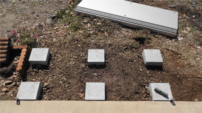 物置の土台作り。外構施工中