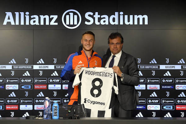 オランダ代表MFコープマイネルスのユベントス移籍がついに決着！総額94億円でアタランタと合意 - 超ワールドサッカ