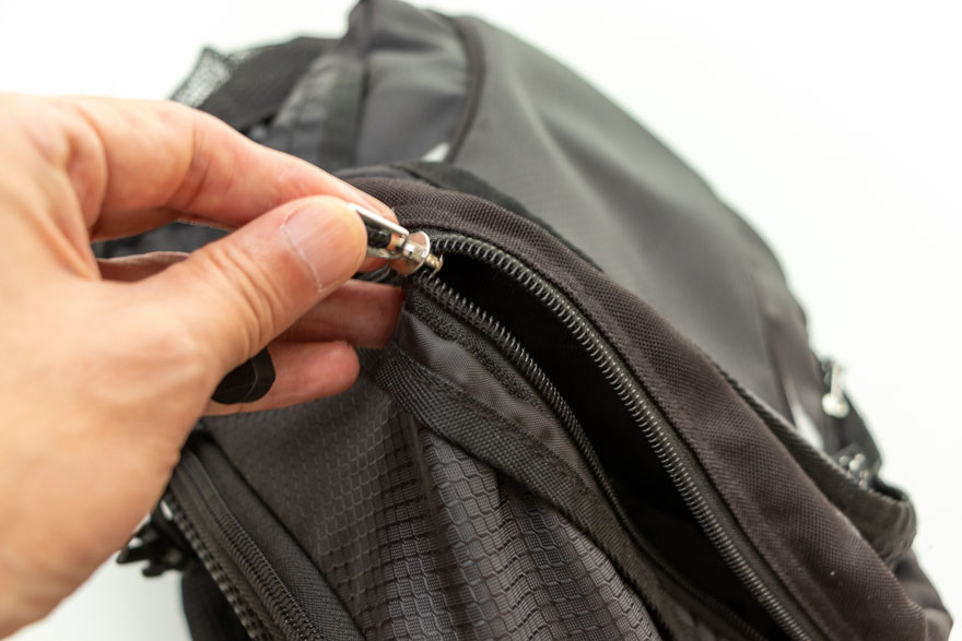 フォークで解決！ファスナー片方外れた時の裏ワザ - くらしの音色