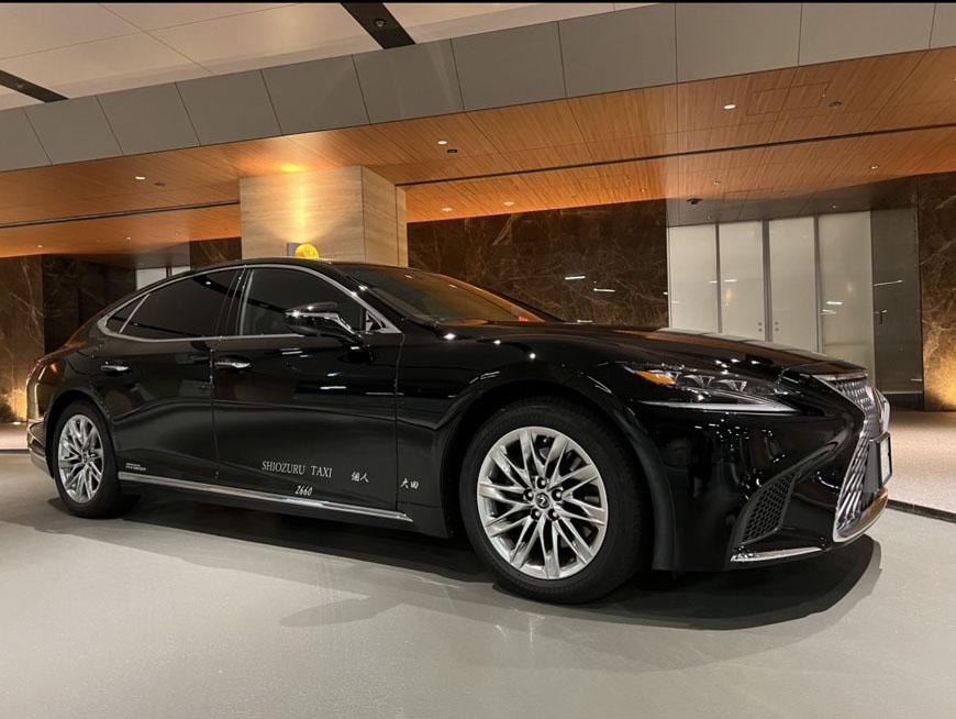 A6個人タクシー - 白か黒か・どっちもだ