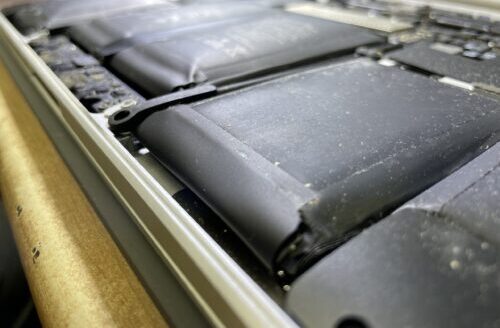 PCバッテリー膨張の原因と対処方法 膨張の写真事例