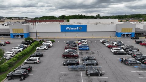 アメリカの格安大型スーパー「ウォルマート」は、こんなものまで買える！特にお得な商品は