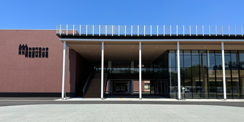 オフィスビル。ビジネスビル建物の外観の写真素材・画像素材 Image 94920957