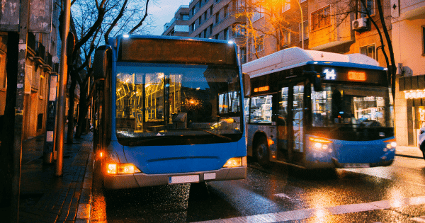 高速バスでずっと喋ってる人は迷惑？対策と快適に過ごすコツ東京で高速バスなら埼玉・群馬も対応の株式会社Dts creation