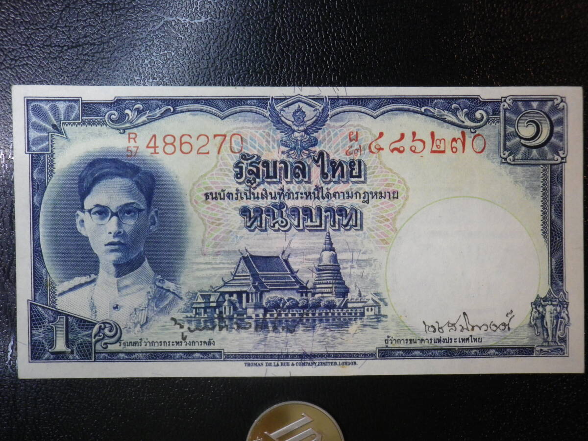 タイの通貨記号バーツのアイコンとコインの山 ベクター, 図, タイバーツ, アイコンイラスト画像、PNGフリー 素材の、ロイヤリティフリ