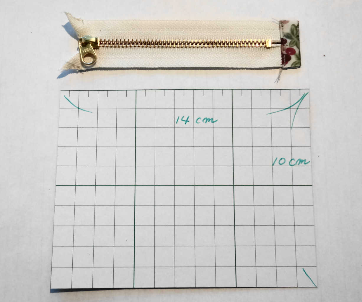 ミニミニボックスポーチの作り方 10㎝ファスナー裏地付き ハギレの消費に - YouTube