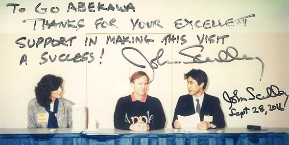 スティーブ・ジョブズ - ジョン・スカリージェフ・ダニエルズ アップルに迎えるためジョブズ自らペプシコより引き抜いてきたCEO。最初は名コンビと言われていたが、後にジョブズを退社に追いやることになる。Facebook