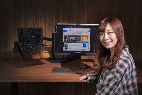 2画面マルチディスプレイじゃ足りない!! やってみたら快適すぎた夢の3画面生活 テレワークグッズレビュー 第79回- INTERNET Watch