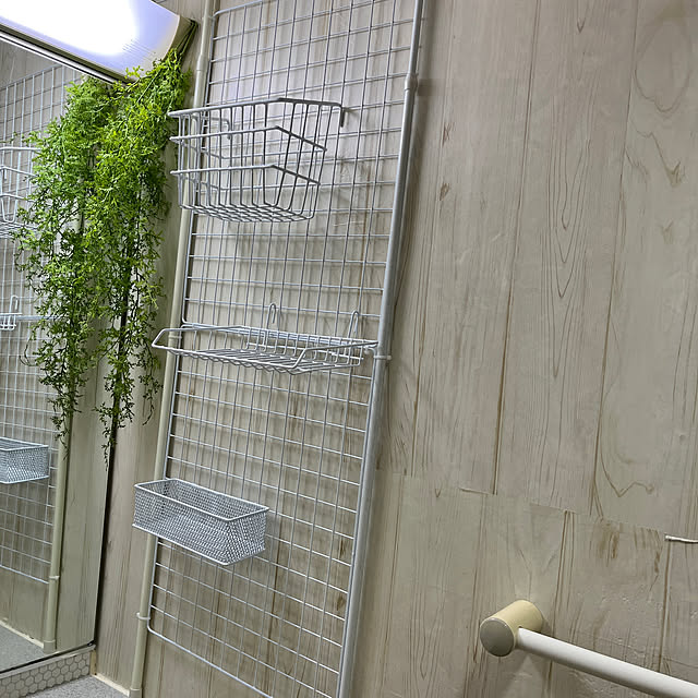 突っ張り棒とラティスワイヤーネットで - すうの一人暮らし寝袋生活 in NZ