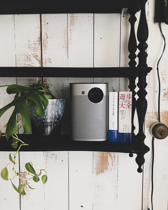 賃貸のお部屋にプロジェクターをおしゃれに置くアイデア7選：インテリアに馴染むwan modern