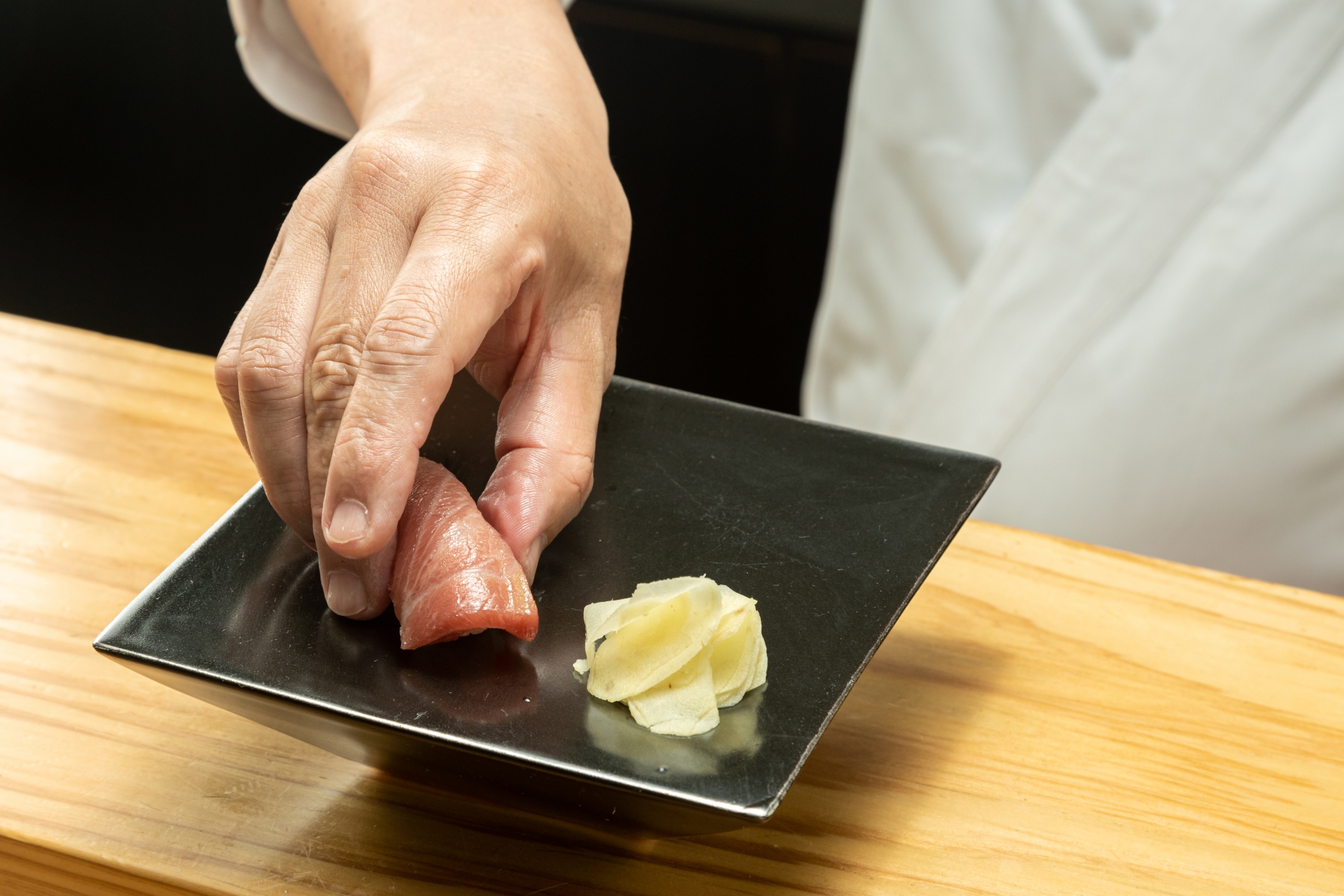 これからの寿司職人の姿とは？ 修行のあり方と必要な能力、年収の現状とキャリアアップの予想図も 寿司の美登利監修ペコリッチプラス 飲食・フード業界専門 スキルアップ、キャリアップのための情報サイト