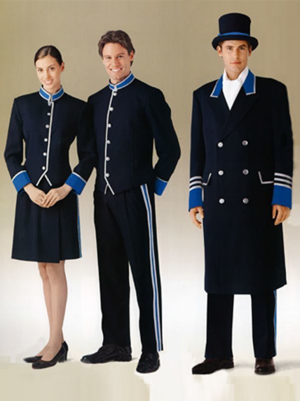 お客様を笑顔で出迎え、丁寧にお見送りすることもドアマンの主な仕事。お荷物を持ってお出かけをされるお客様やお困りの様子のお客様など、常に目配りは欠かせません。 ホテルの施設案内はもちろん、観光スポットやレストラン・カフェなど、周辺のスポットは熟知しており