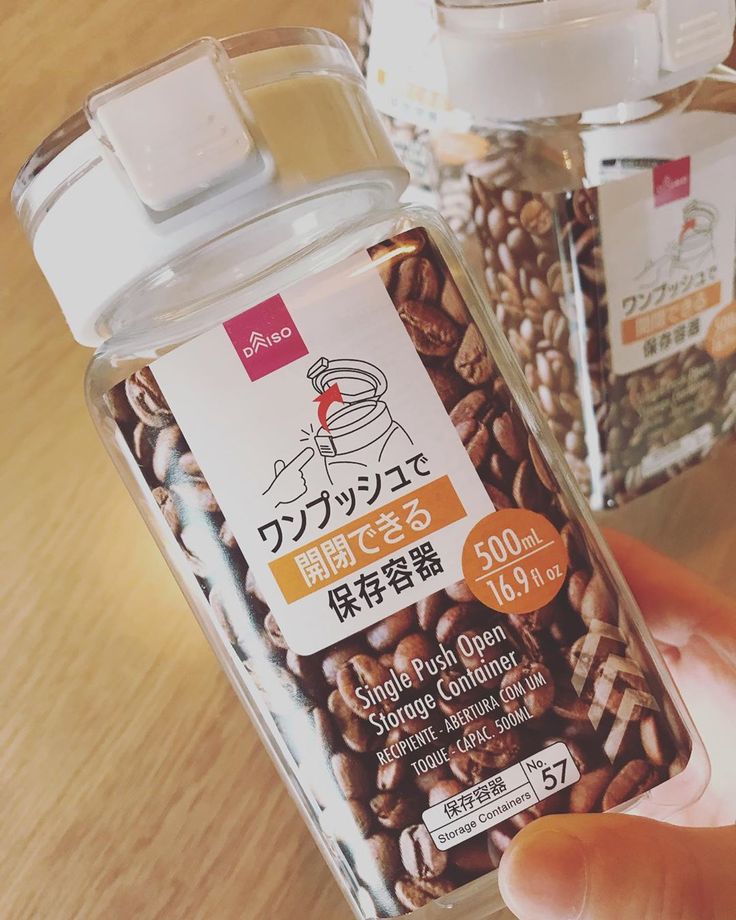cocoa382_ on Instagram: “ワンプッシュで開閉できる保存容器をDAISOで発見‼️✨ ゴムパッキンも付いているので簡単にカチッと閉まります‼️✨ ちゃんと密閉してくれそうです✨ 500ml と 350ml があります。 一つ税抜100円だから、気兼ねなく揃えられます‼️✨ かなり