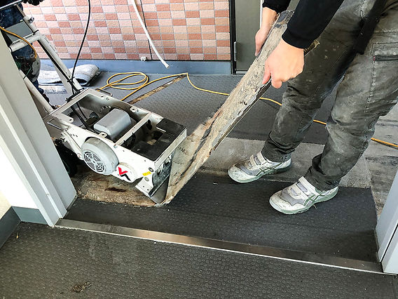 共用階段の長尺シート工事・補修工事外壁塗装・屋根塗り替え・外装リフォームは東京都・埼玉県・千葉県・神奈川県で施工実績豊富な外壁塗装ラボ