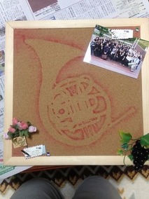 コルクボードアレンジで可愛くお誕生日寄せ書きをつくろう