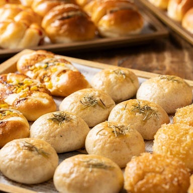 大石駅から徒歩約5分美味しい町中華大石一貫楼 食べログ予算🌙～￥999 🌞～￥999 ・⁡ 👑豚まん 1個90円🍜Aセット 700円※訪問時のメニュー価格です 📌 ラーメンと炒飯のセットが食べたくて大石一貫楼さんへ。単品でも400円のラーメンは安いよなぁ